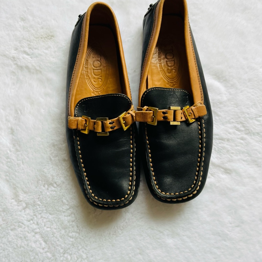 Tod’s Women’s Black Leather Tan Driving Loafers Gold Buckle SZ 35